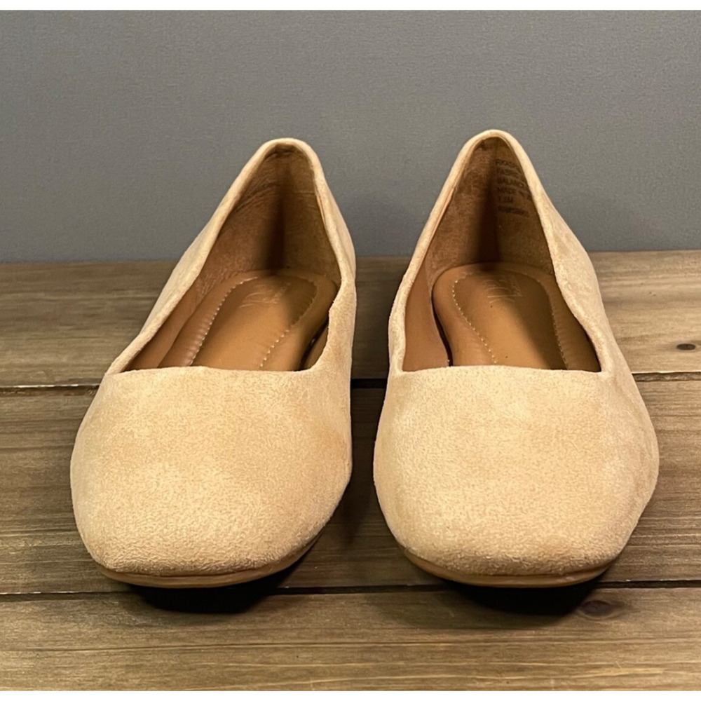 Nordstrom Rack Women's Aspen Flats Size 7.5 Light Tan Faux Suede Square Toe - Picture 3 of 12